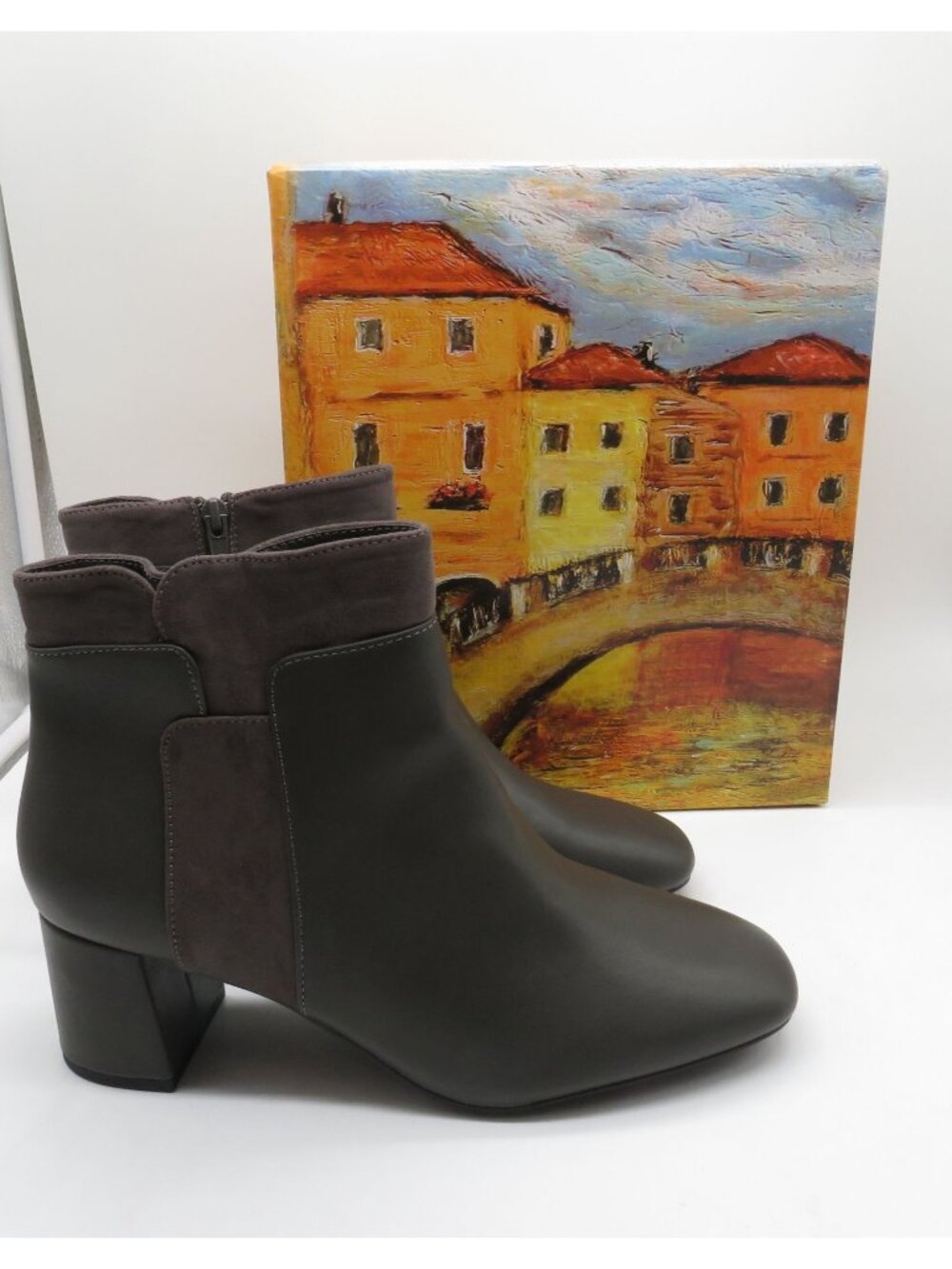 Bella Vita Medley Women's Grey Ankle Boots With Super Suede Size 11 NEW